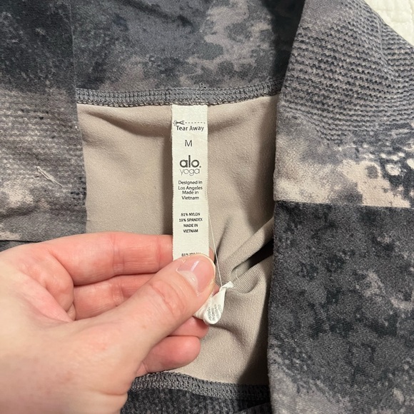 ALO YOGA “GODDESS” Legging (women’s medium) - Picture 6 of 7